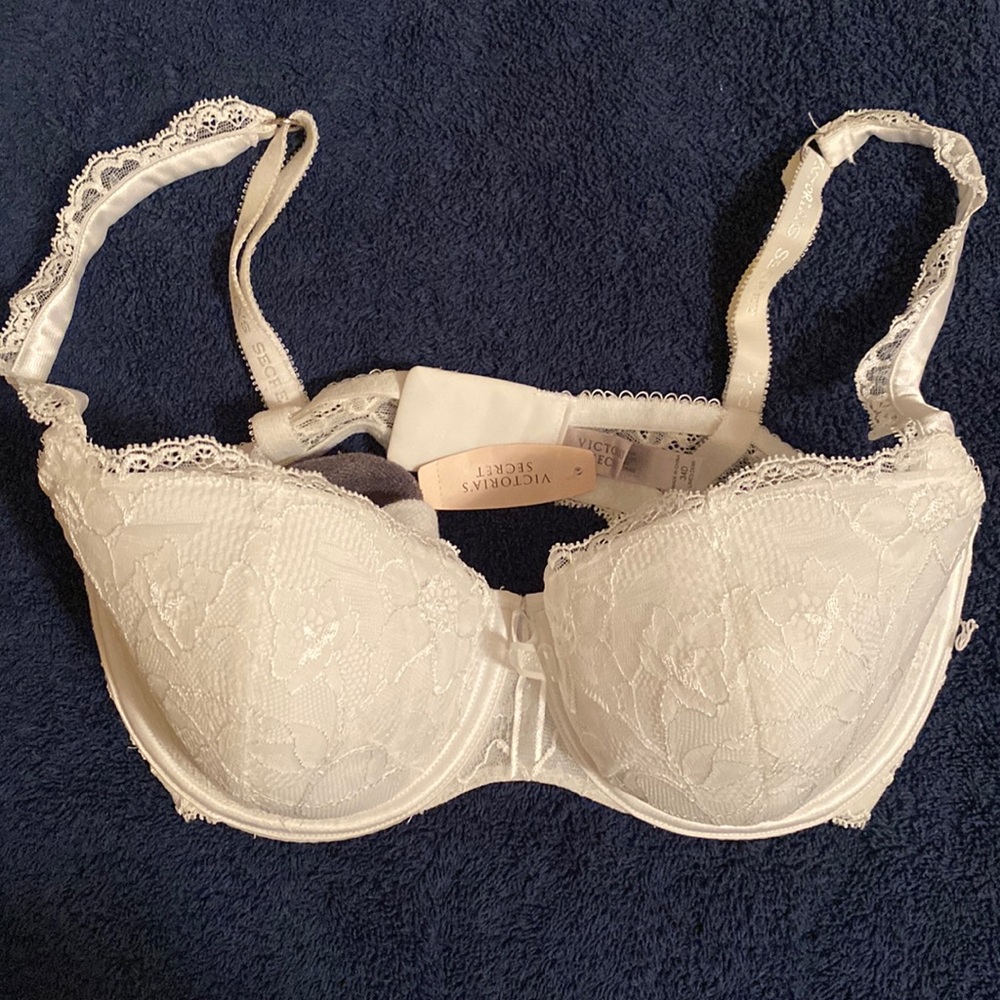 NWT Victoria’s Secret underwire bra 34D